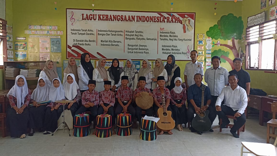 1. menjelaskan tentang keserasian dalam musik 2. praktek 	